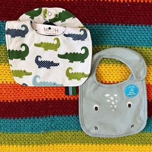 Set of 2 baby bibs